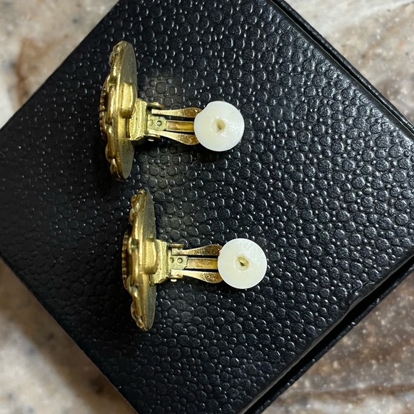 Authentic Vintage CHANEL Gold Plated CC Logos Round  Clip Earrings - Picture 11 of 16